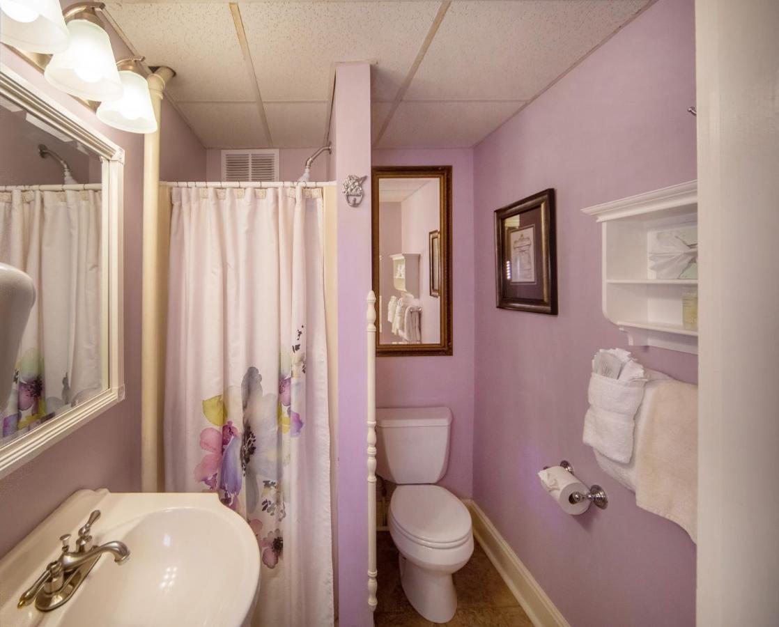Double Room with Private Bathroom,835862690:JPEG